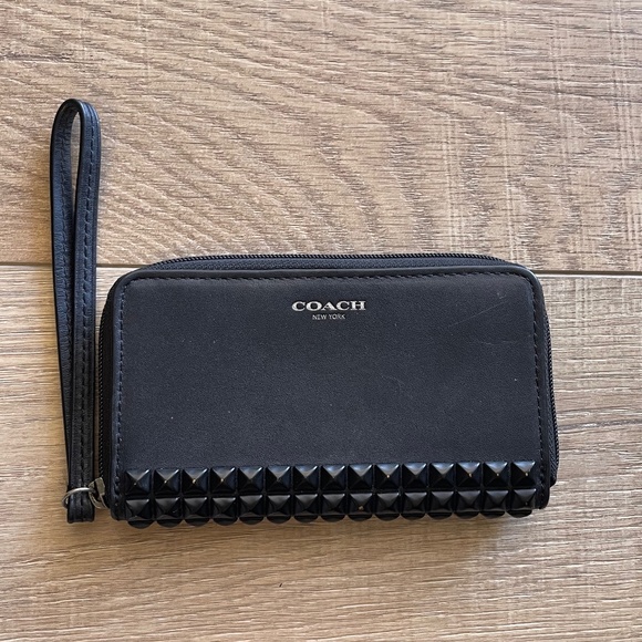 Coach Handbags - COACH clutch/wallet/wristlet